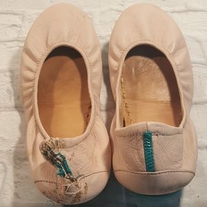 Tieks flats
